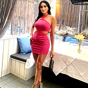 Lena Escort in Berlin sinnliche versaute Hausfrau Käufliche Liebe mit Positionswechsel treffen vereinbaren