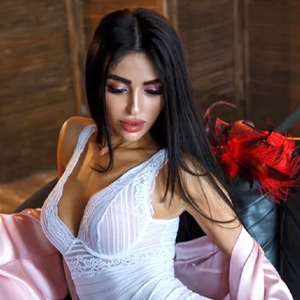 Begum - Privatmodel in Frankfurt stimuliert mit Eierlecken die Fantasie beim Flirten